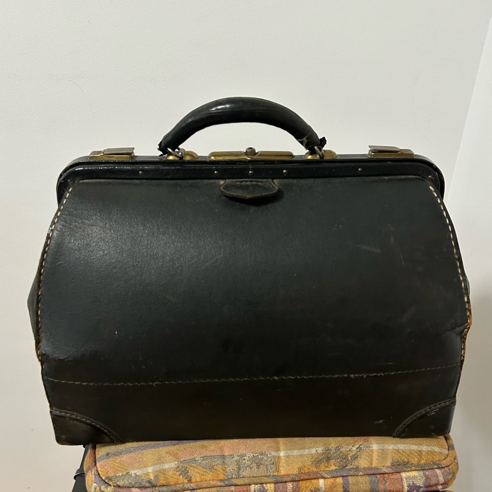 Vintage leather doctor bag, large, black Classic